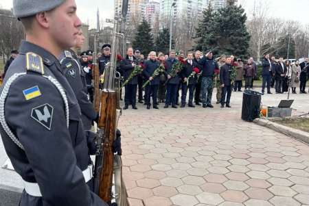 Одесситы почтили память Героев Небесной Сотни (фоторепортаж)