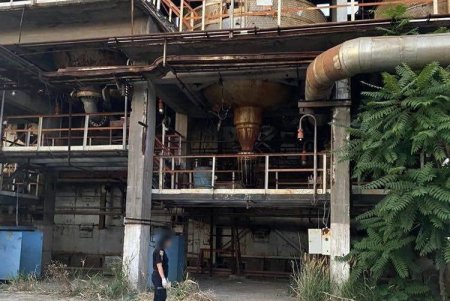 За кражу 500 килограммов катализатора нефтепереработки и электрооборудования с завода трое жителей Одесской области предстанут перед судом (фото)