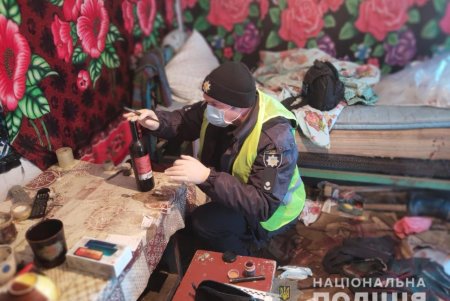 Забрали деньги, телефон и шиповник: двое жителей Слободской ОТГ ворвались в дом мужчины из соседнего села с топором и избили его (видео, фото)