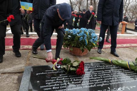 Геннадий Труханов почтил память курсантов МВД, погибших во время Второй мировой: «Сегодняшнее время — также сложное для нашей страны. Всем нам как никогда необходимо единство» (фото)