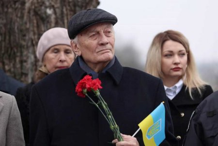 Геннадий Труханов почтил память курсантов МВД, погибших во время Второй мировой: «Сегодняшнее время — также сложное для нашей страны. Всем нам как никогда необходимо единство» (фото)