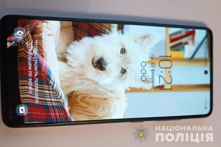 В Одессе приезжий напал с разбитой бутылкой на собутыльника и отобрал у него телефон (фото)