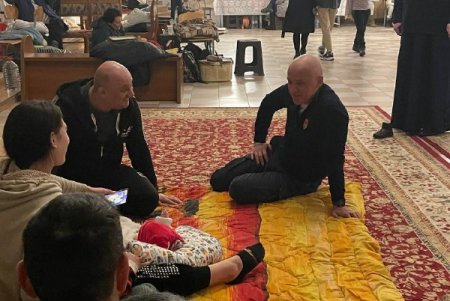 Мэр Одессы пришел поддержать горожан, которые укрылись в нижнем храме Свято-Успенского кафедрального собора (фото, видео)