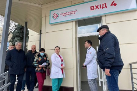 Мэр проверил готовность опорной горбольницы №10 принять пострадавших в результате боевых действий (фото)