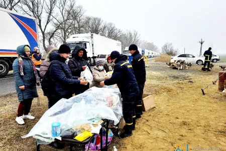 Более тысячи украинцев обратились за помощью в пункт жизнеобеспечения на КПП «Орловка-Исакча» (фото)