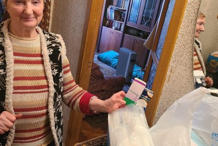 Это Одесса и здесь своих не бросают: волонтеры развозят пожилым людям продукты и медикаменты (фото)