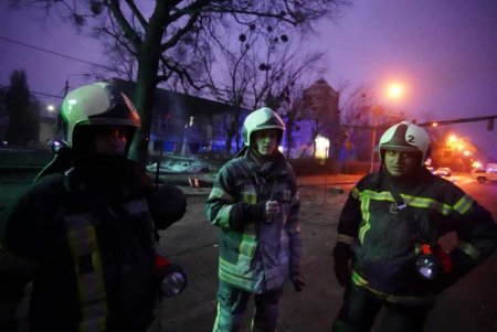 В Киеве российские войска попали в телевышку: некоторые телеканалы могут не работать (фото)
