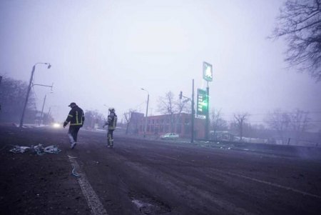 В Киеве российские войска попали в телевышку: некоторые телеканалы могут не работать (фото)