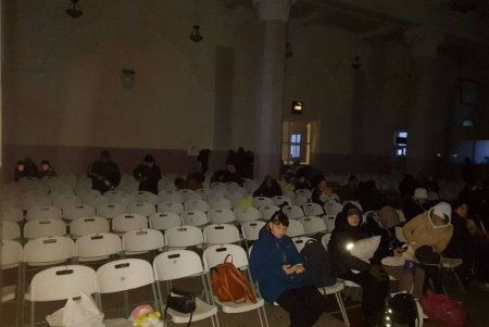 Одесская мэрия обеспечила залы ожидания железнодорожного вокзала дополнительными местами (фото)
