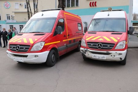 В Одессе встретили медоборудование и три автомобиля скорой помощи, которые передал нашему городу мэр Марселя (фото)