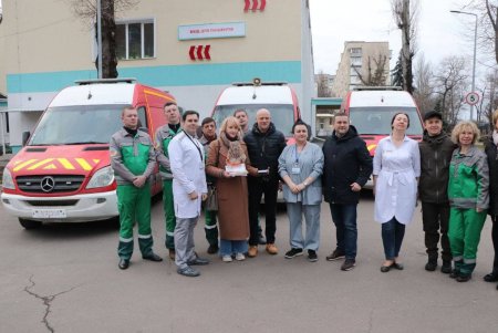В Одессе встретили медоборудование и три автомобиля скорой помощи, которые передал нашему городу мэр Марселя (фото)