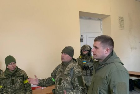 Глава военной администрации области проинспектировал центры комплектования территориальных бригад (фото)