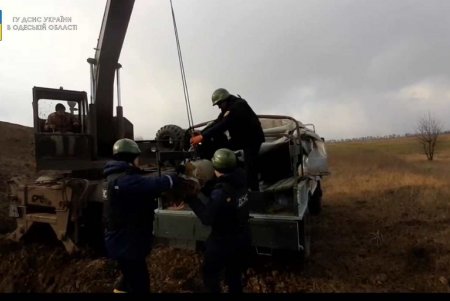 Возле села Беленькое пиротехники обнаружили авиационную бомбу (фото) 
