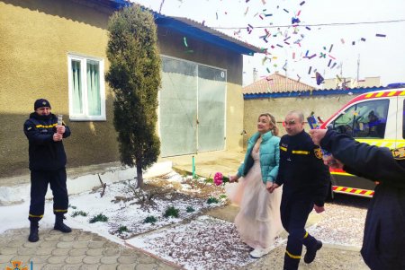 Любви не помешает даже война: спасатель из Белгорода-Днестровского сыграл свадьбу (фото)
