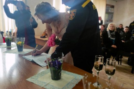 Любви не помешает даже война: спасатель из Белгорода-Днестровского сыграл свадьбу (фото)