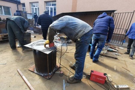 Волонтеры изготовили для теробороны Одессы 70 печек-буржуек (фото)