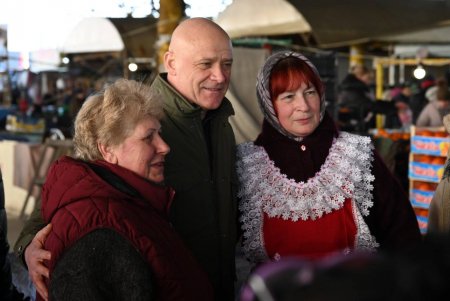 Мэр Одессы побывал на Привозе: продукты на самом большом рынке города в наличии и в ассортименте (фото)