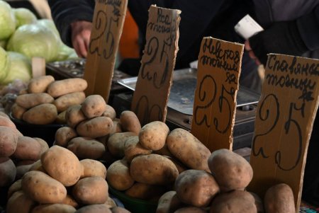 Мэр Одессы побывал на Привозе: продукты на самом большом рынке города в наличии и в ассортименте (фото)