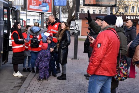 «Красный крест» ежедневно проводит эвакуационные рейсы из Одессы в Молдову (фото)
