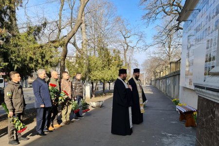 Руководство области и города возложили цветы к Стене памяти и почтили память погибших за Независимость (фото)