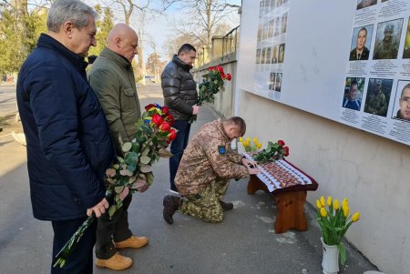 Руководство области и города возложили цветы к Стене памяти и почтили память погибших за Независимость (фото)