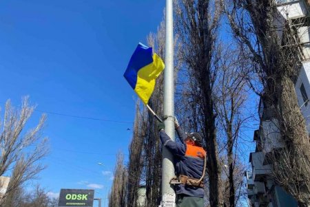 В Малиновском и Киевском районах города появились украинские флаги (фото)
