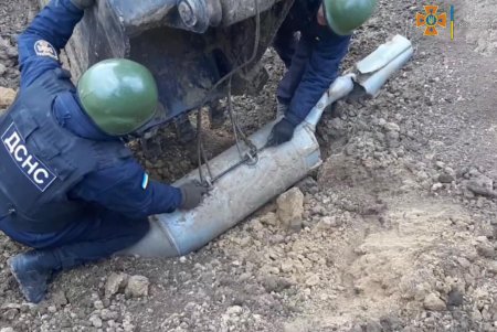 У села Беленькое Белгород-Днестровского района одесские пиротехники уничтожили авиационную бомбу