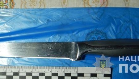 В Одессе во время застолья женщина пырнула гостя ножом, а в Измаильском районе мужчина избил односельчанина топором
