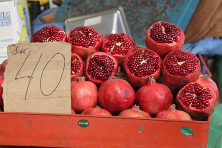 На одесском Привозе продукты есть в изобилии (фоторепортаж)
