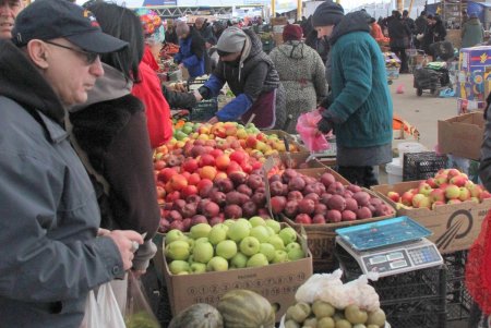 На одесском Привозе продукты есть в изобилии (фоторепортаж)