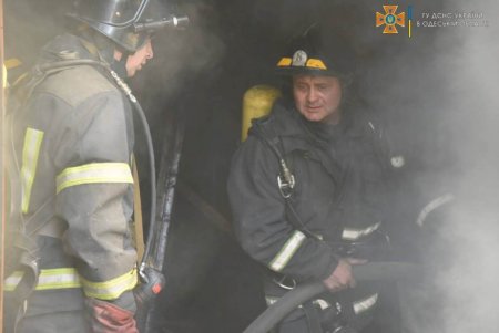 Одесские пожарные ликвидировали возгорание в бизнес-центре в Малиновском районе (фото) 