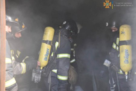 Одесские пожарные ликвидировали возгорание в бизнес-центре в Малиновском районе (фото) 
