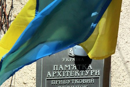 На Греческой тихо и спокойно: только противотанковые ежи и оборонительные укрепления напоминают о военном времени (фоторепортаж) 