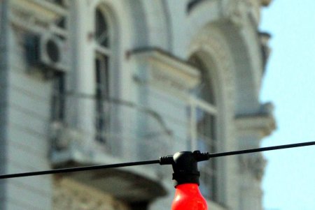 На Греческой тихо и спокойно: только противотанковые ежи и оборонительные укрепления напоминают о военном времени (фоторепортаж) 