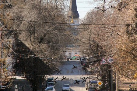 На Греческой тихо и спокойно: только противотанковые ежи и оборонительные укрепления напоминают о военном времени (фоторепортаж) 