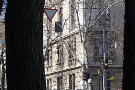 На Греческой тихо и спокойно: только противотанковые ежи и оборонительные укрепления напоминают о военном времени (фоторепортаж) 