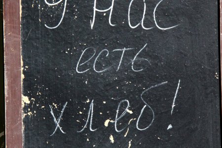 На Греческой тихо и спокойно: только противотанковые ежи и оборонительные укрепления напоминают о военном времени (фоторепортаж) 