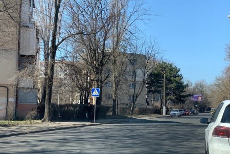Специалисты «СМЭП» ремонтируют дорожные знаки и светофоры (фото)