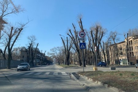 Специалисты «СМЭП» ремонтируют дорожные знаки и светофоры (фото)
