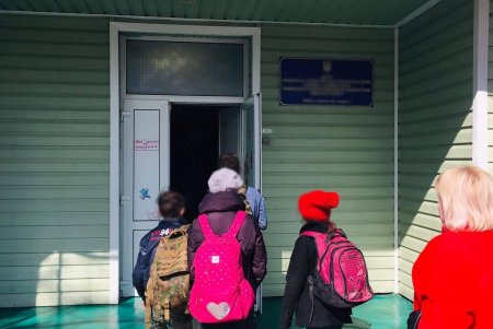 Родители оставили четверых детей одних дома и отправились на заработки в Одессу: их обнаружили на железнодорожном вокзале в Подольске (фото)
