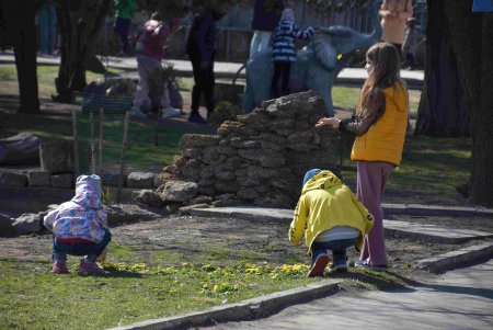 Сотни одесситов посетили зоопарк в первый день открытия после начала войны (фоторепортаж)
