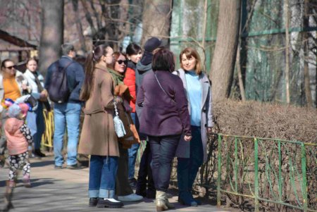 Сотни одесситов посетили зоопарк в первый день открытия после начала войны (фоторепортаж)