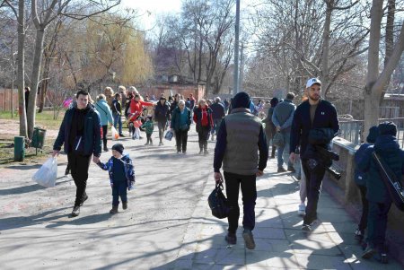 Сотни одесситов посетили зоопарк в первый день открытия после начала войны (фоторепортаж)