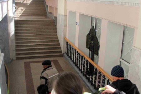Одесский железнодорожный вокзал в условиях войны: беженцам помогают волонтёры и городские службы (фоторепортаж)