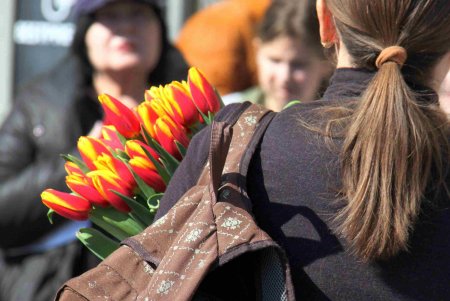 Одесский железнодорожный вокзал в условиях войны: беженцам помогают волонтёры и городские службы (фоторепортаж)