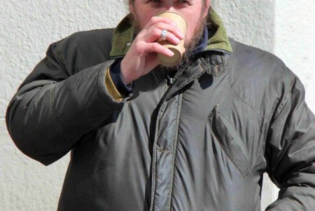 Одесский железнодорожный вокзал в условиях войны: беженцам помогают волонтёры и городские службы (фоторепортаж)