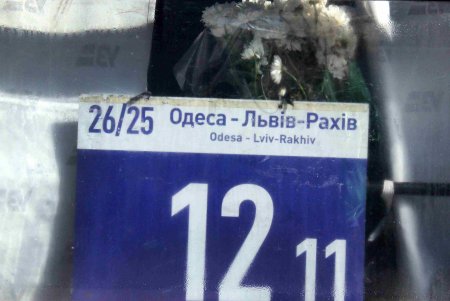 Одесский железнодорожный вокзал в условиях войны: беженцам помогают волонтёры и городские службы (фоторепортаж)