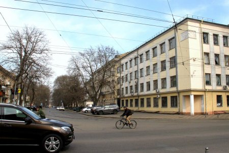 По Дворянской, как в мирное время, можно гулять не спеша (фоторепортаж) 