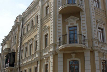 По Дворянской, как в мирное время, можно гулять не спеша (фоторепортаж) 