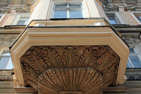 По Дворянской, как в мирное время, можно гулять не спеша (фоторепортаж) 